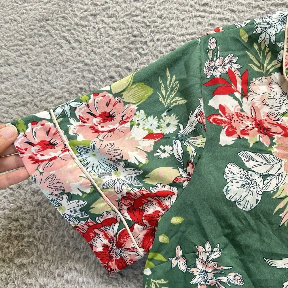 Cupcakes And Cashmere Pajama Top Womens Medium Green‎ Floral Silky Button Up